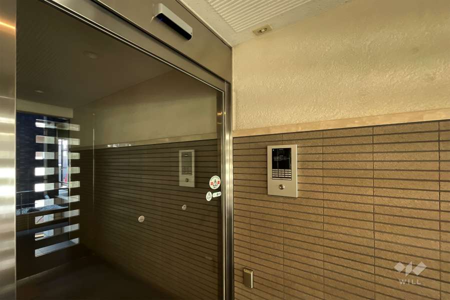 エントランスはオートロック付きです。