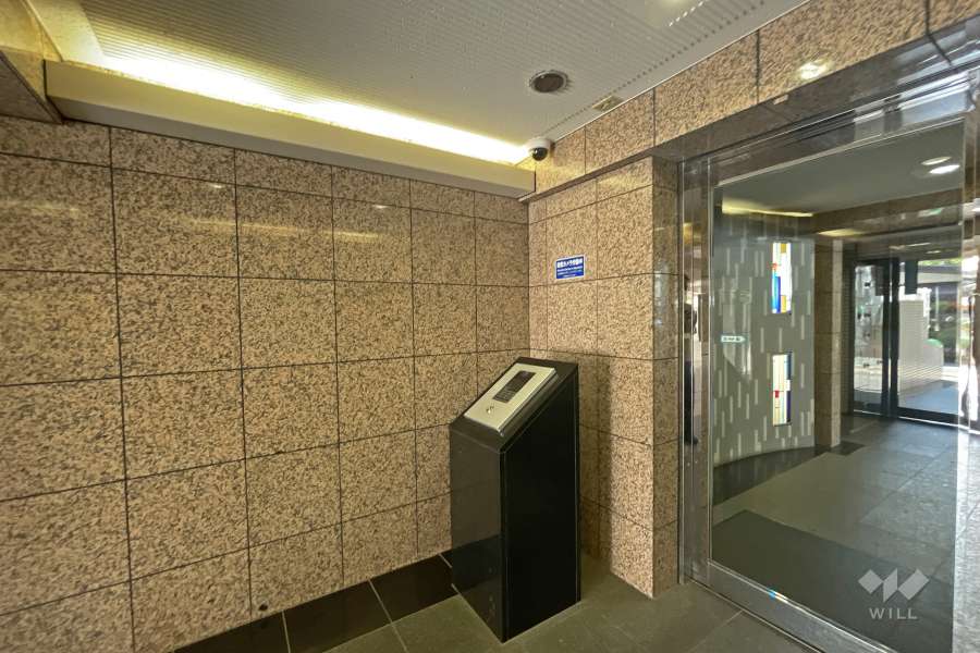 エントランスはオートロック付きです。