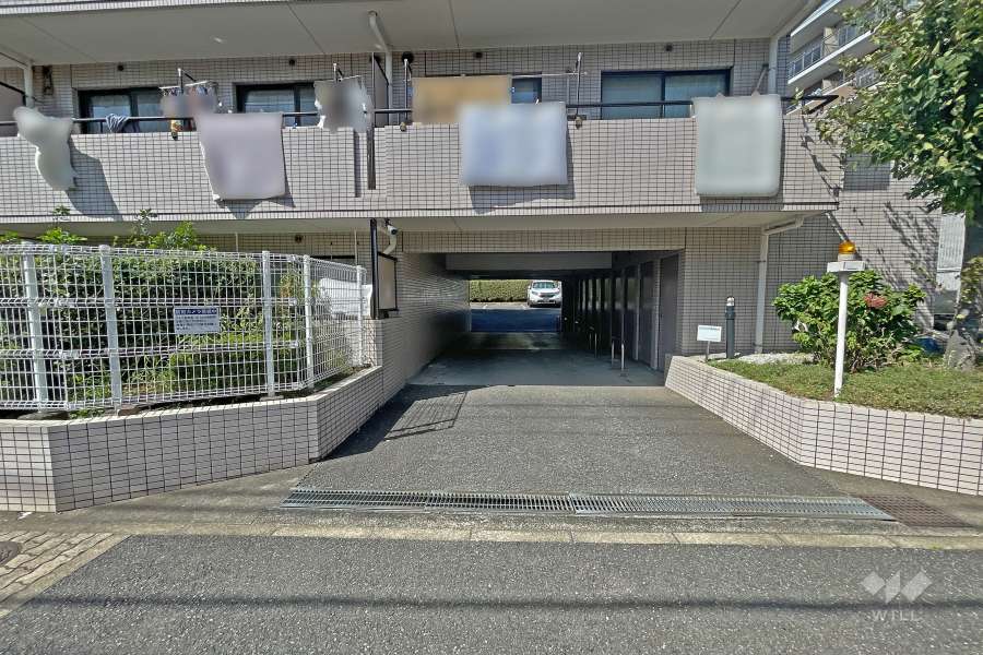 駐車場の出入り口