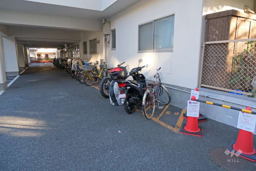 駐輪場とバイク置場