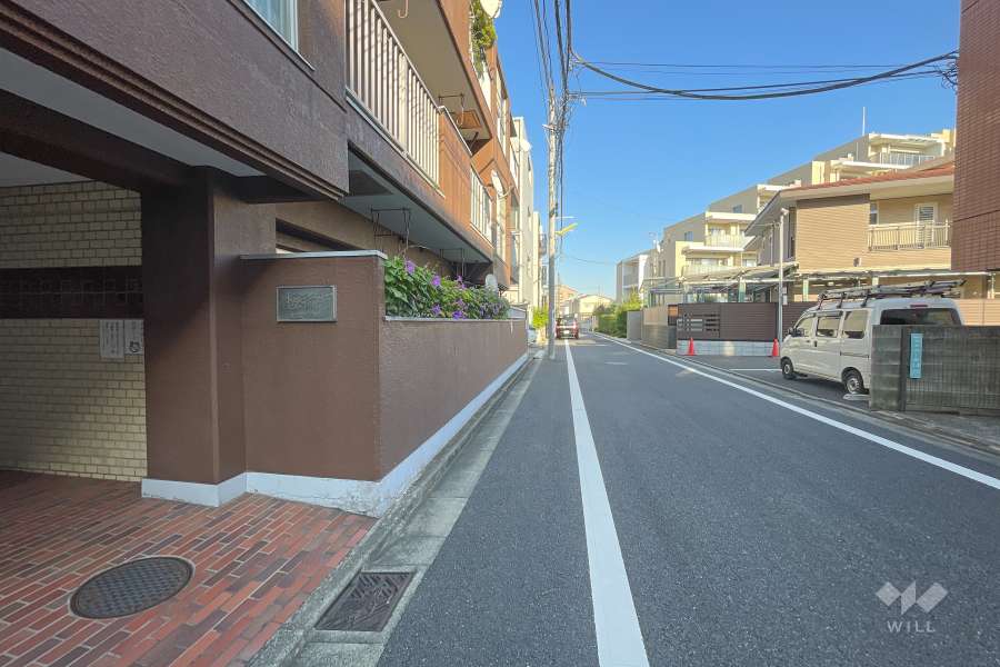 敷地南側の前面道路