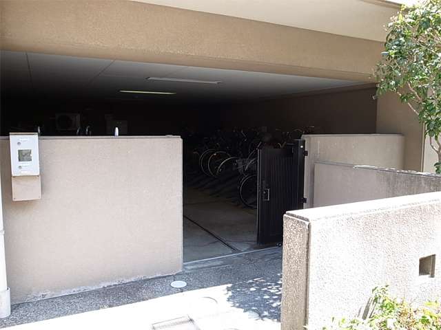 エントランス横にある駐輪場