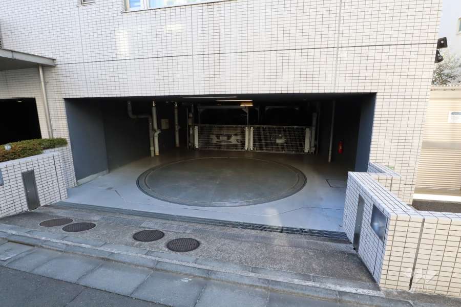 敷地内駐車場（屋内機械式）