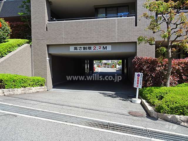 駐車場出入り口