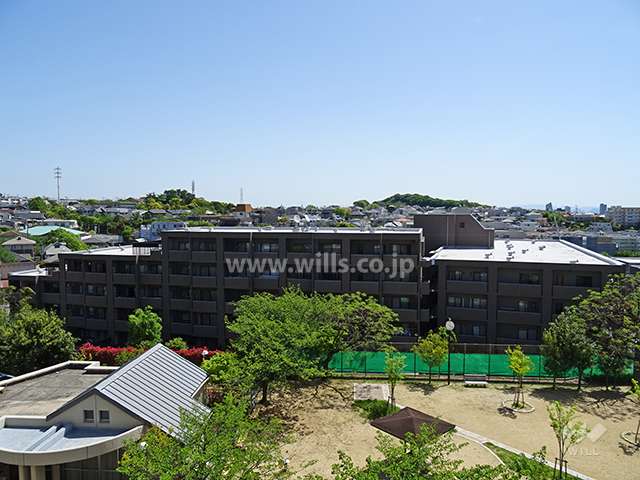 ロイヤルアーク芦屋2の遠景（西側から）※左手が西棟、右手が南棟です。