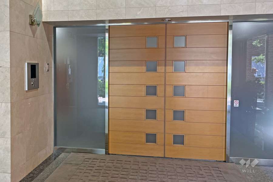 エントランスはオートロック付きです。