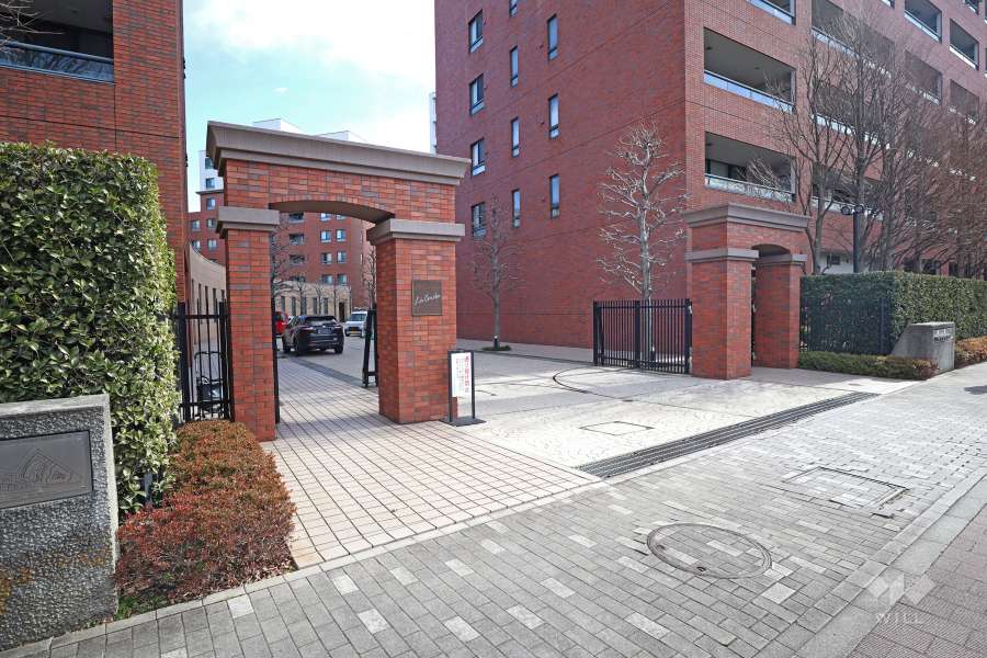 エントランス（敷地西側）