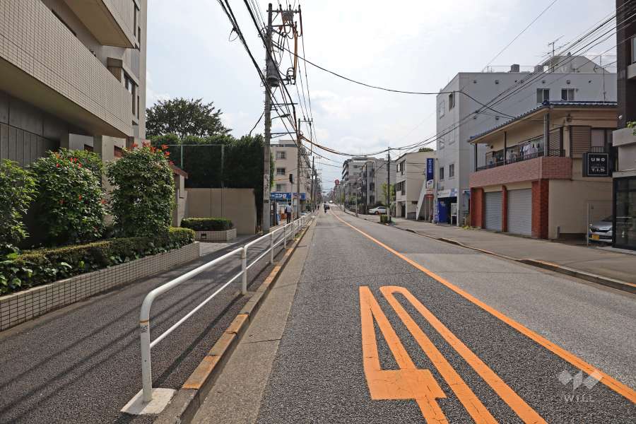 敷地北側の前面道路（東側から）