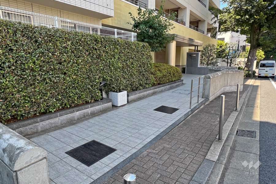 エントランスへのスロープ