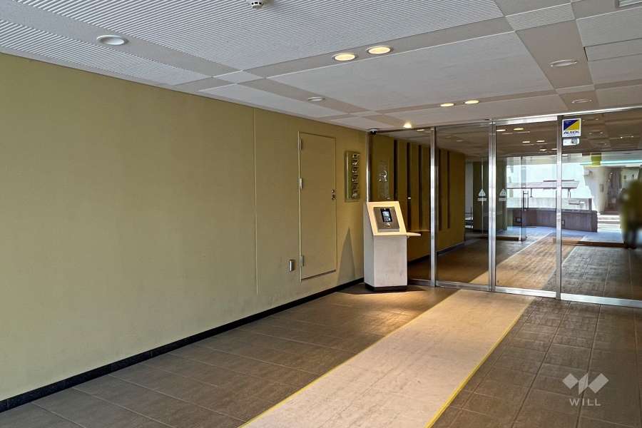 エントランスはオートロック付きです。