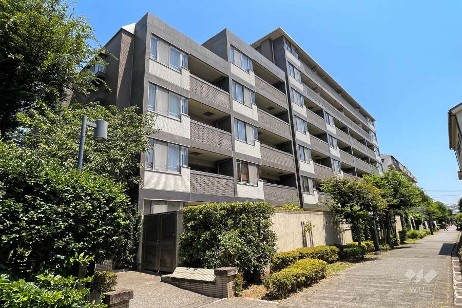 ライオンズマンション弦巻グランフォートの外観（南西側から）