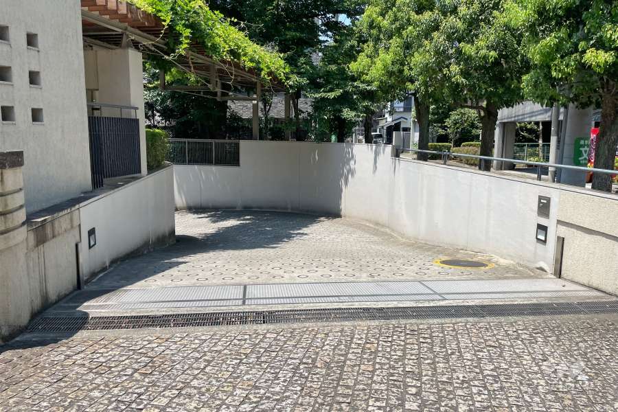 駐車場の出入り口