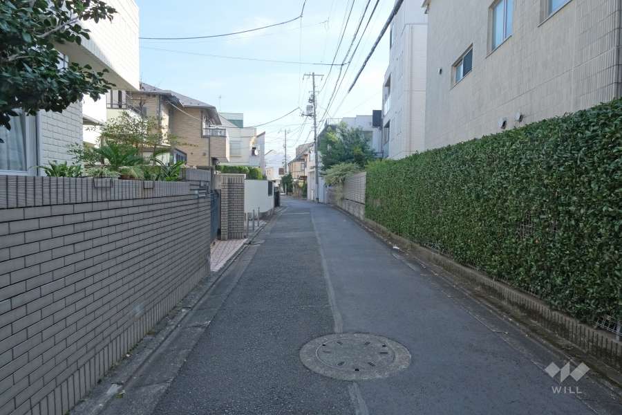 敷地北側の前面道路