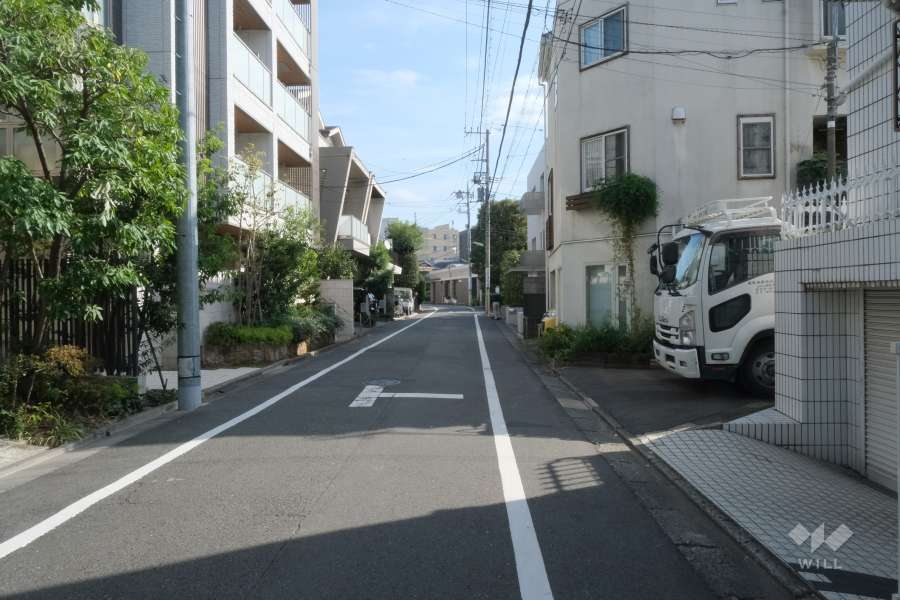 敷地南側の前面道路
