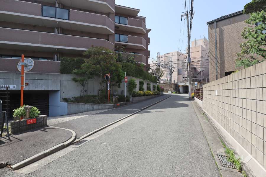 敷地北東側の前面道路