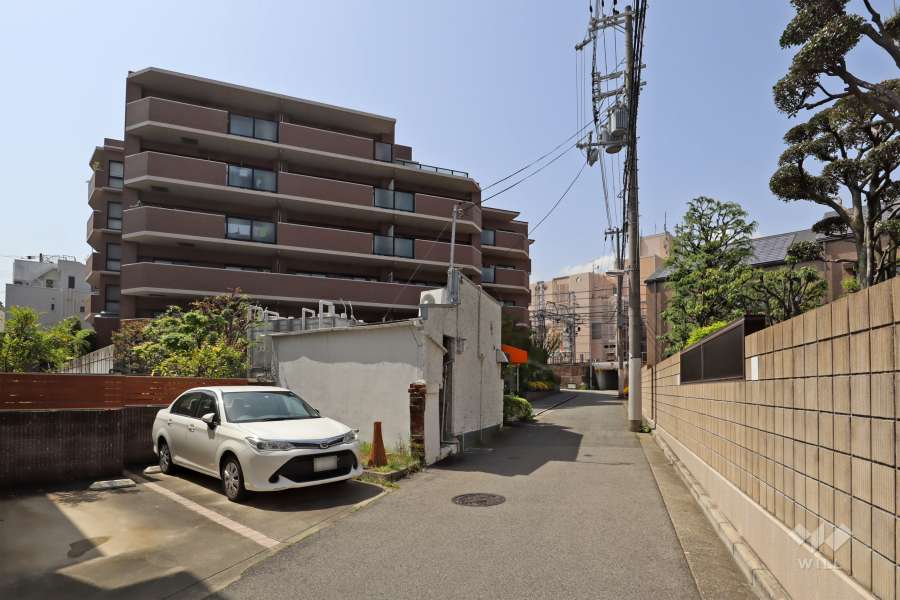 東急ドエル・アルス芦屋エスタシアの遠景。駅前でありながら第1種中高層住居専用地域にあり落着いた住環境