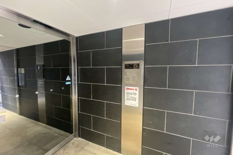 エントランスはオートロック付きです。