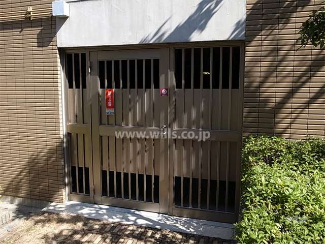 屋内にある駐輪場（扉付き）