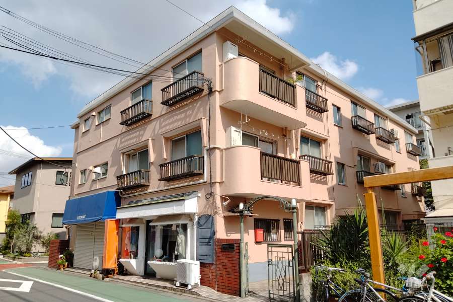 大洋豪徳寺マンションの外観（南東側から）