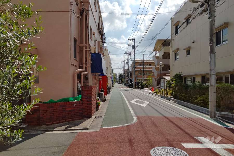 敷地南側の前面道路
