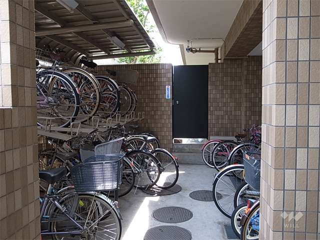 エントランス横にある駐輪場