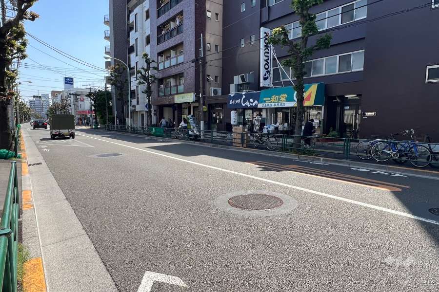 敷地北側の前面道路　