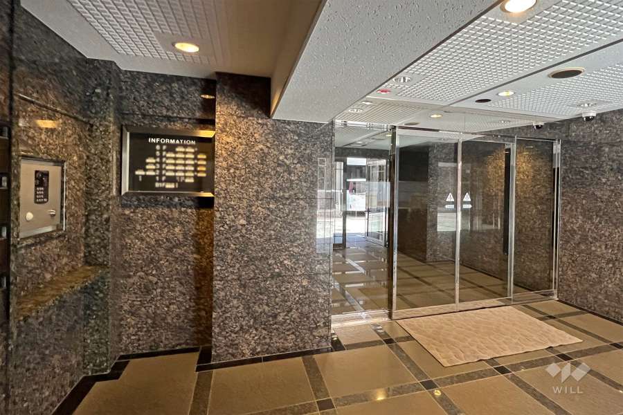 エントランスはオートロック付きです。