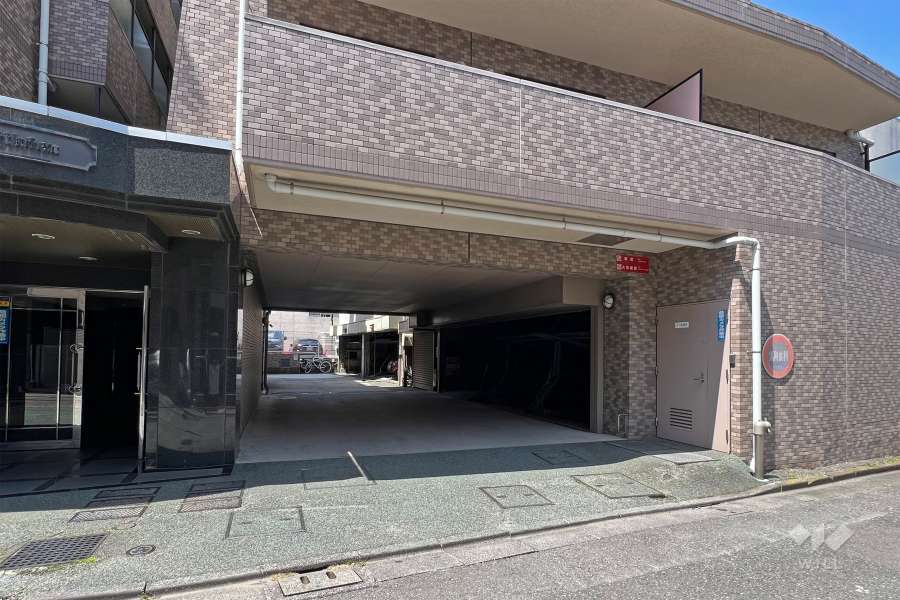 駐車場の出入り口