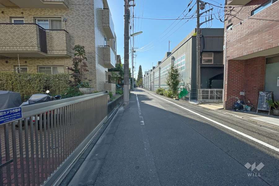 敷地北側の前面道路　