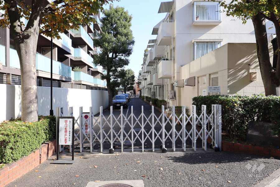 駐車場の出入り口・敷地内駐車場（屋外平面式）