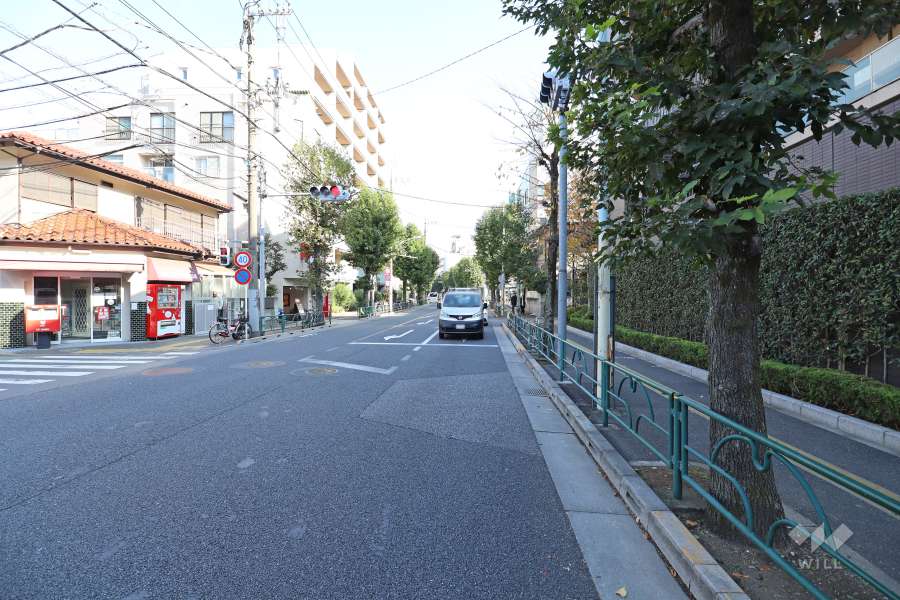敷地北側の前面道路