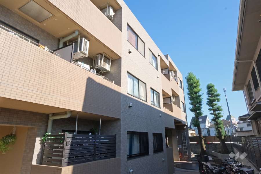 エクセルシオール馬事公苑の外観（西側から）