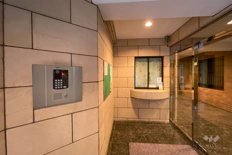 エントランスはオートロック付きです。