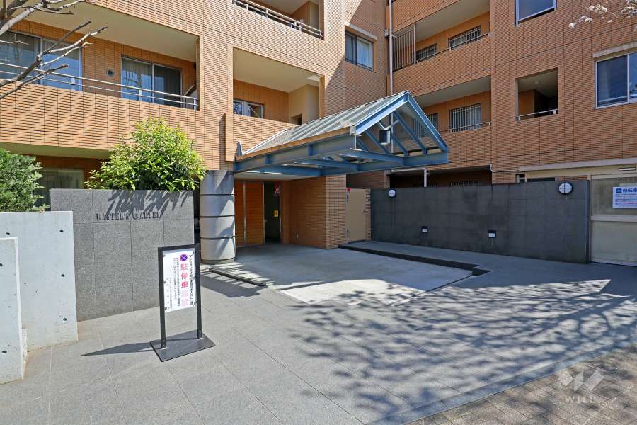 エントランスはオートロック付きです。