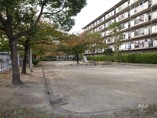 D棟の南側にある公園