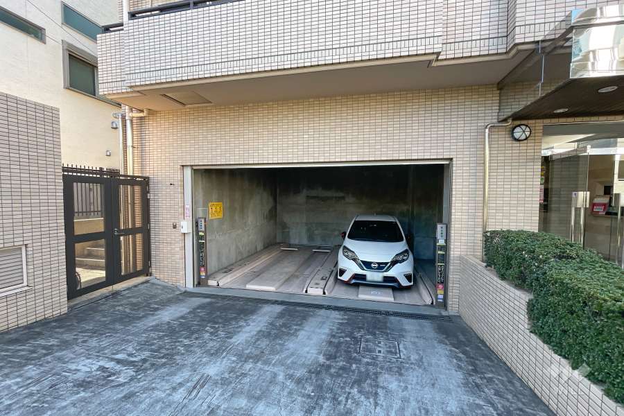 敷地内駐車場（屋内機械式）　　