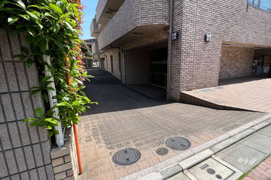 駐車場の出入り口