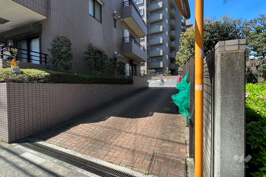 駐車場の出入口