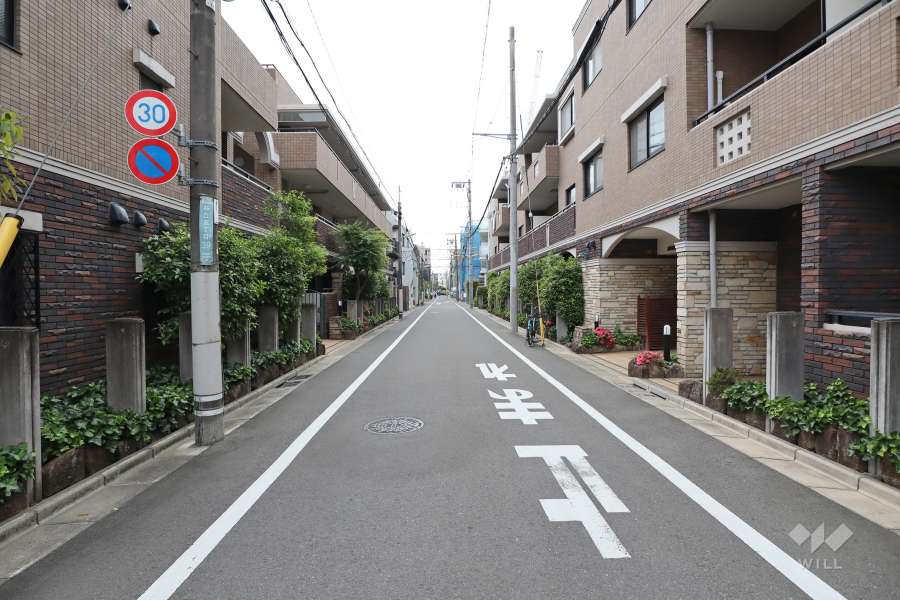 敷地北西側の前面道路