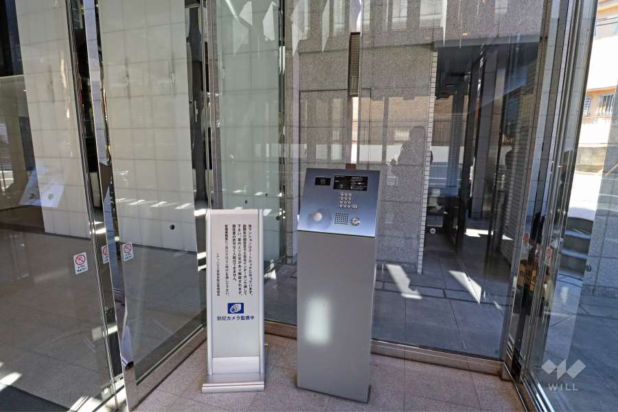 エントランスはオートロック付きです。