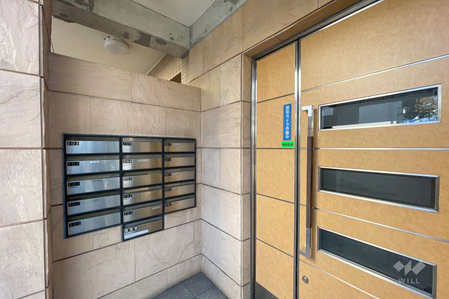 エントランスと共用ポスト