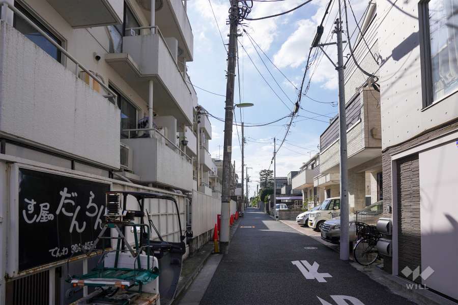 敷地北側の前面道路（東側から）