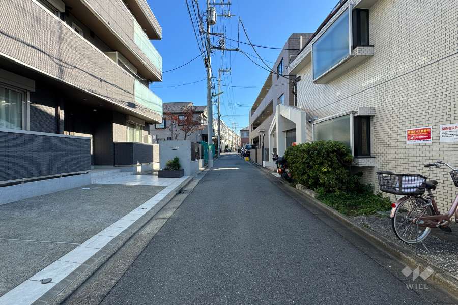 敷地北側の前面道路