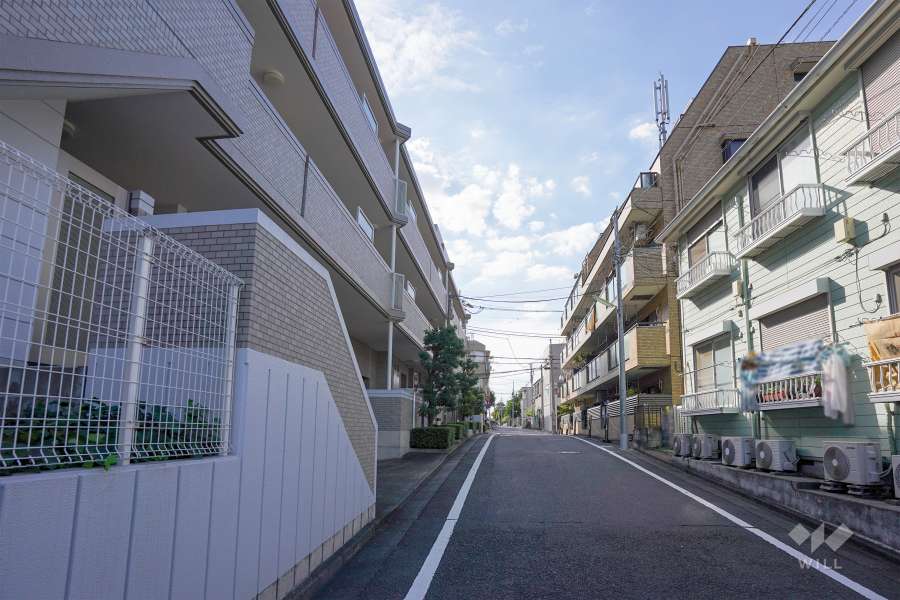 敷地北側の前面道路（東側から）