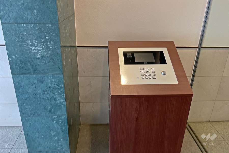 エントランスはオートロック付きです。