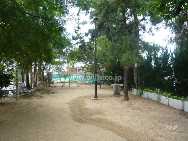 敷地の東側は「月若公園」に隣接しています