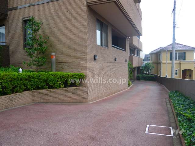 駐車場出入り口