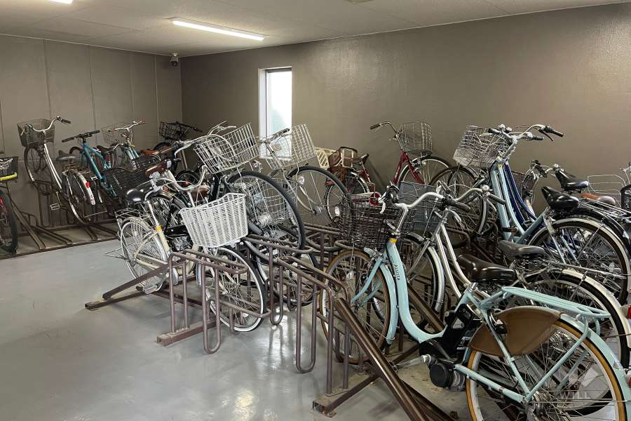 屋内に設けられた駐輪場
