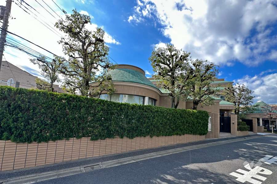 オリエントロイヤルハウス経堂の外観（北東側から）