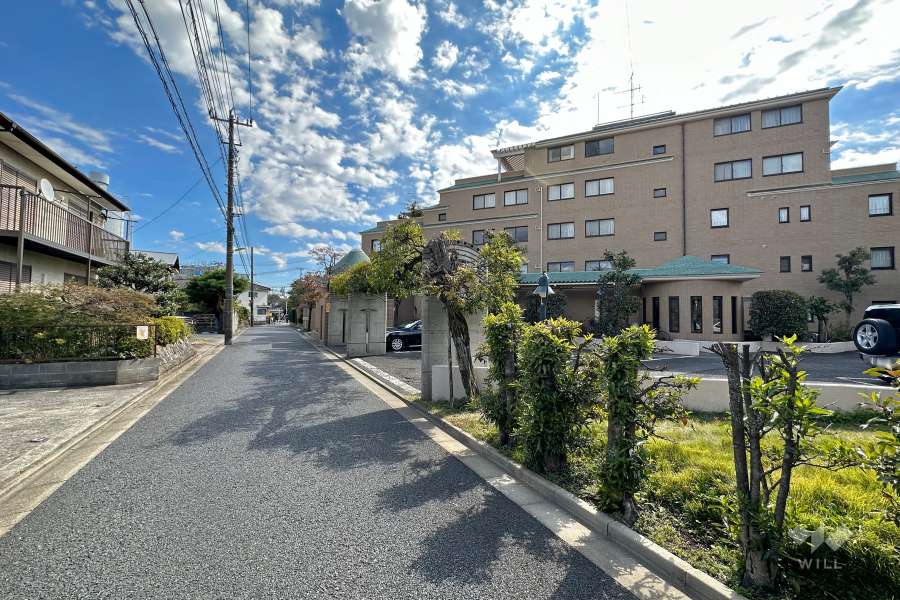 敷地北東側の前面道路